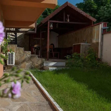 2bd With Pool, Bbq & Playground *