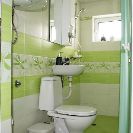 2bd With Pool, Bbq & Playground Warna