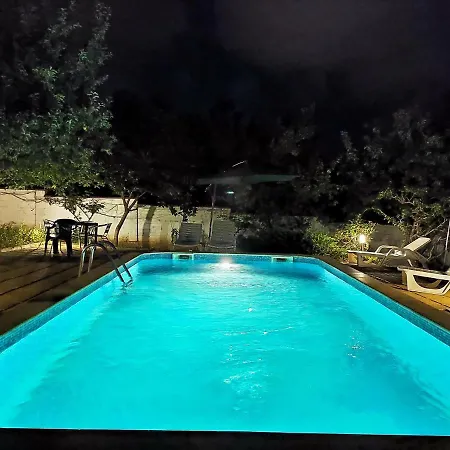 2bd With Pool, Bbq & Playground *
