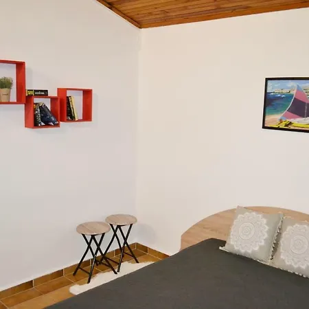 2bd With Pool, Bbq & Playground
